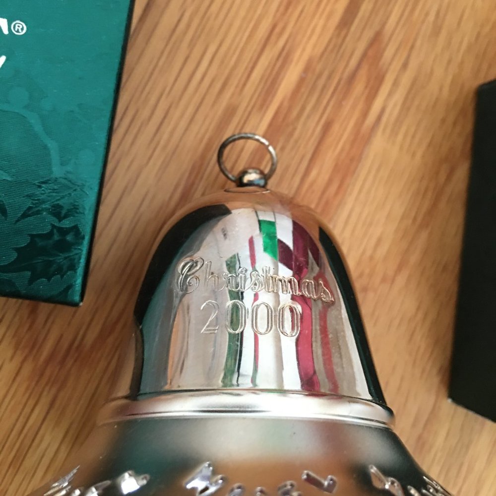 2000 Towle Christmas Music Bell NIB